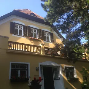  Apartment Exquisites Gartenapartment In Eleganter Jugendstilvilla