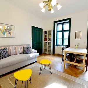 Quiet & Green, With Terrace Apartament