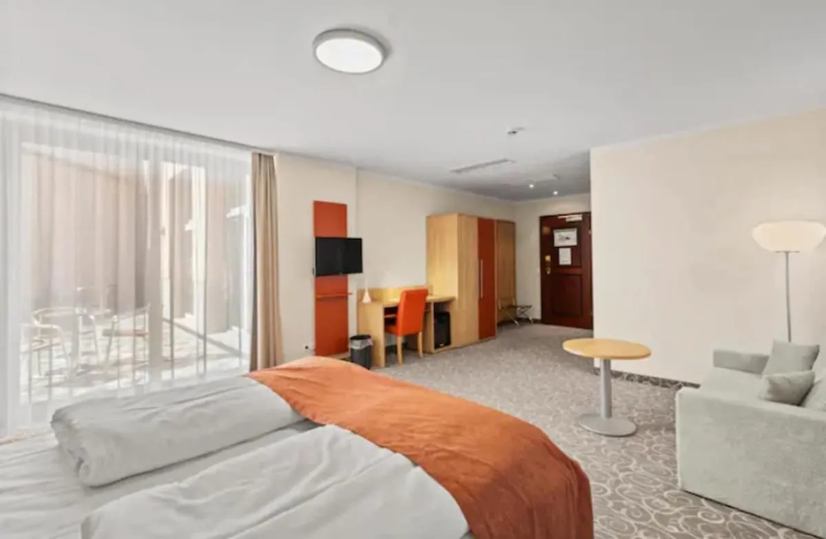 Hotel Schild I Paid Parking I Vienna Forrest Apartment