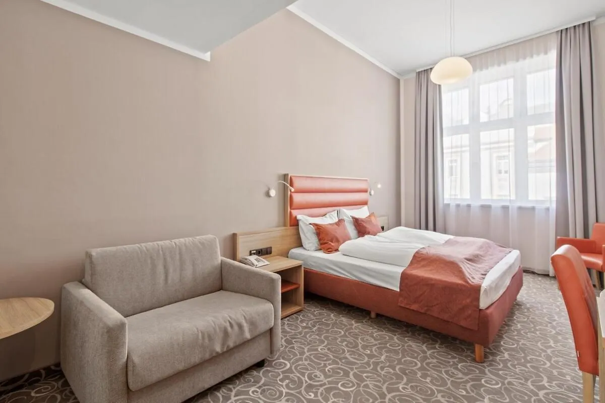 Apartment Hotel Schild I Paid Parking I Vienna Forrest Austria
