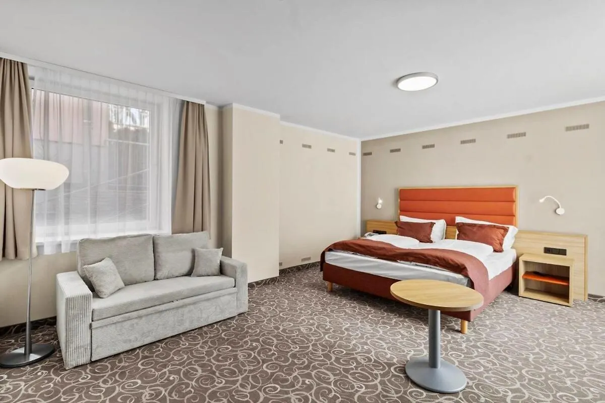 Apartment Hotel Schild I Paid Parking I Vienna Forrest Austria