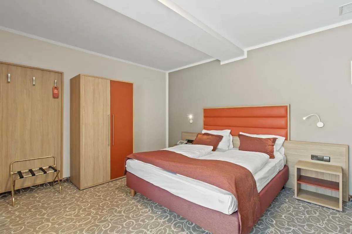 Apartment Hotel Schild I Paid Parking I Vienna Forrest