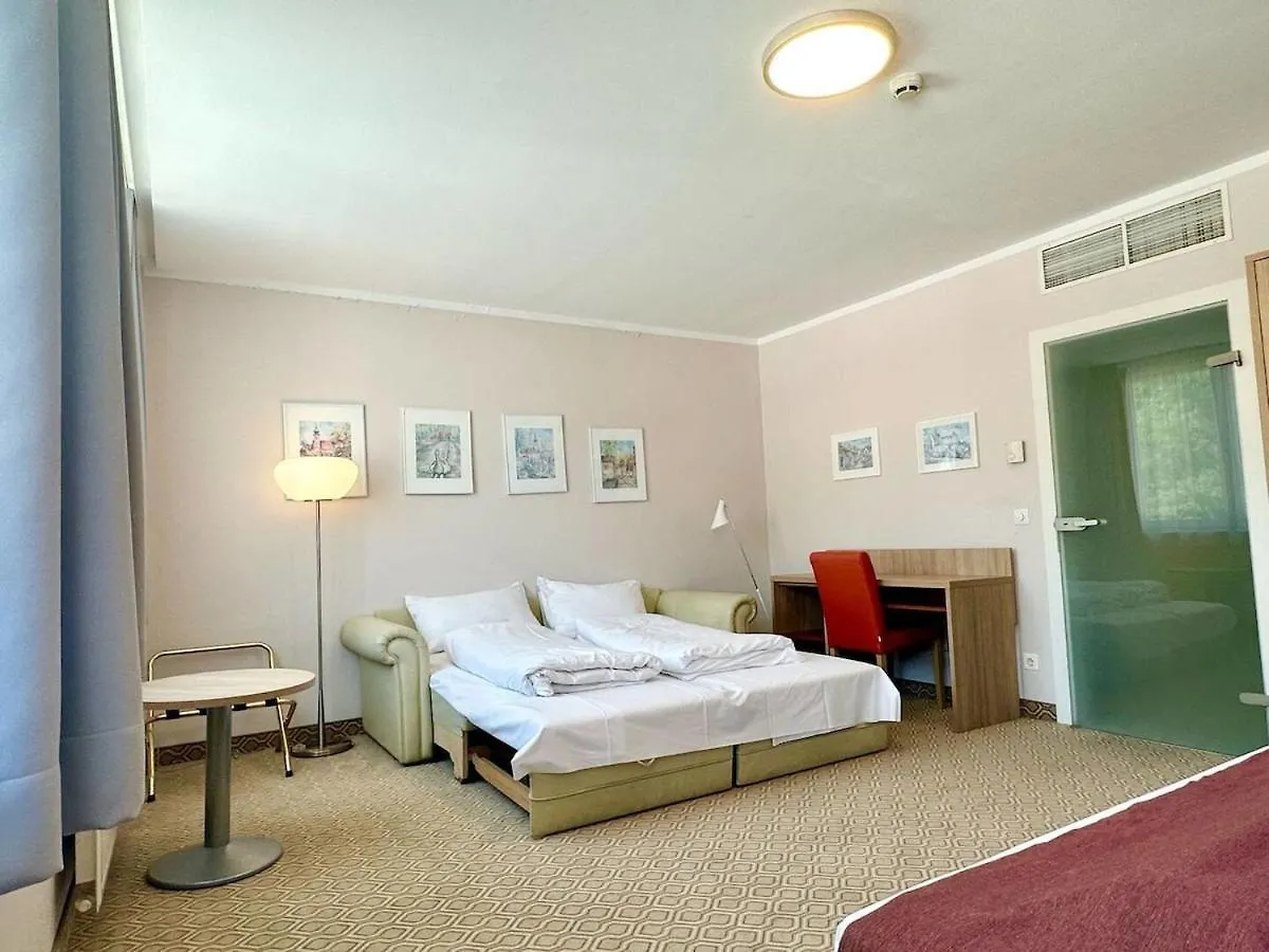 Hotel Schild I Paid Parking I Vienna Forrest Apartment